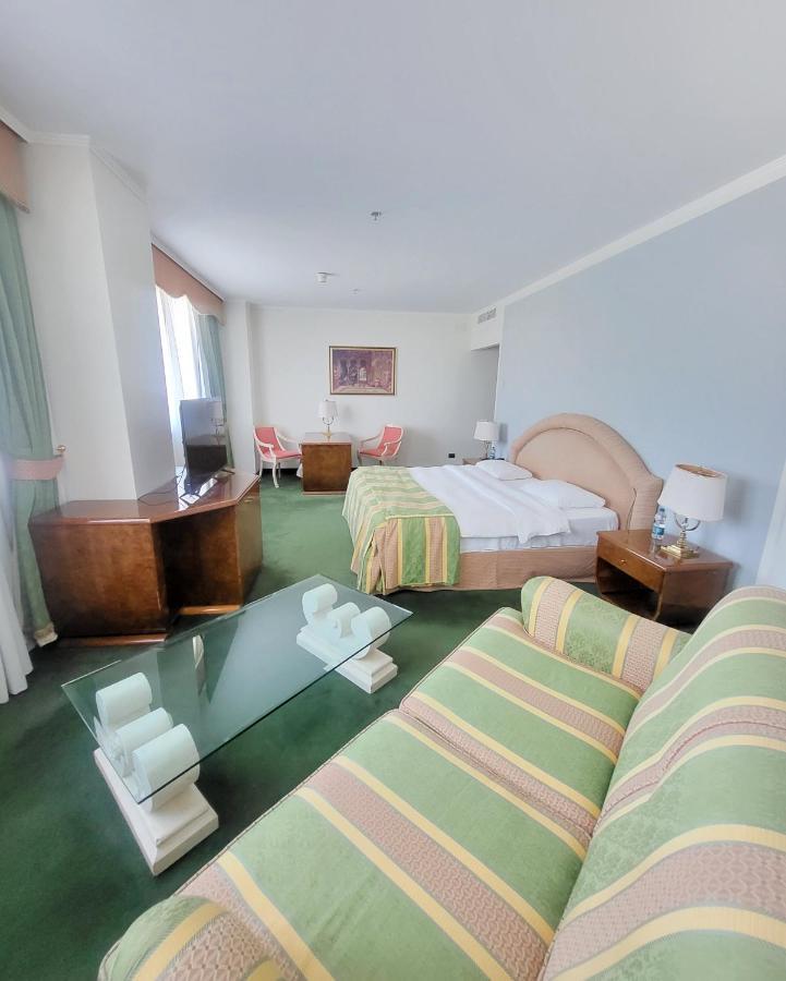 Hotel Tower Airport - & Conference Center 4*